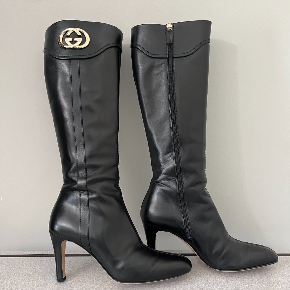 GUCCI Tall, high heel boots. Black leather with gold GG and leather lined.